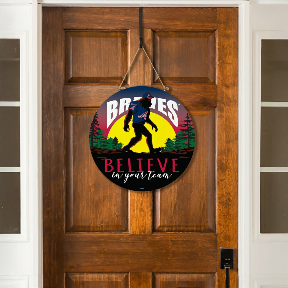 Atlanta Braves Bigfoot Round Door Décor with Hanging Rope, 18x18, MLB, Home
