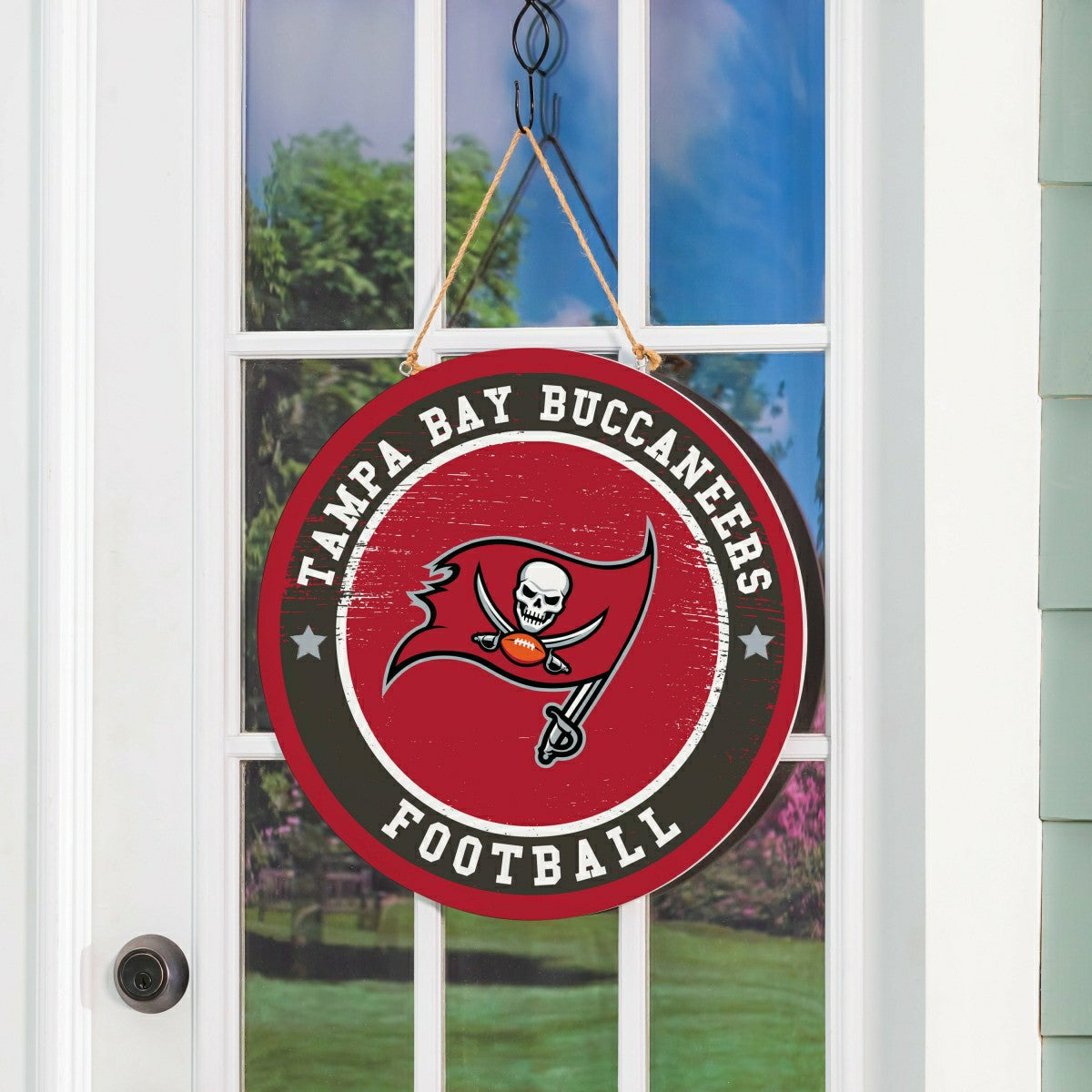 Tampa Bay Buccaneers Round Door Décor with Hanging Rope, 18x18, NFL, Home