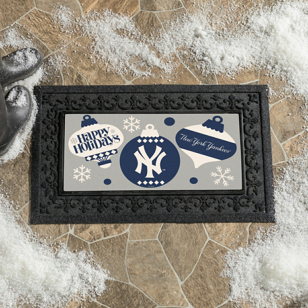 New York Yankees Holiday Flocked Coir Sassafras Switch Mat, 22"x10", MLB