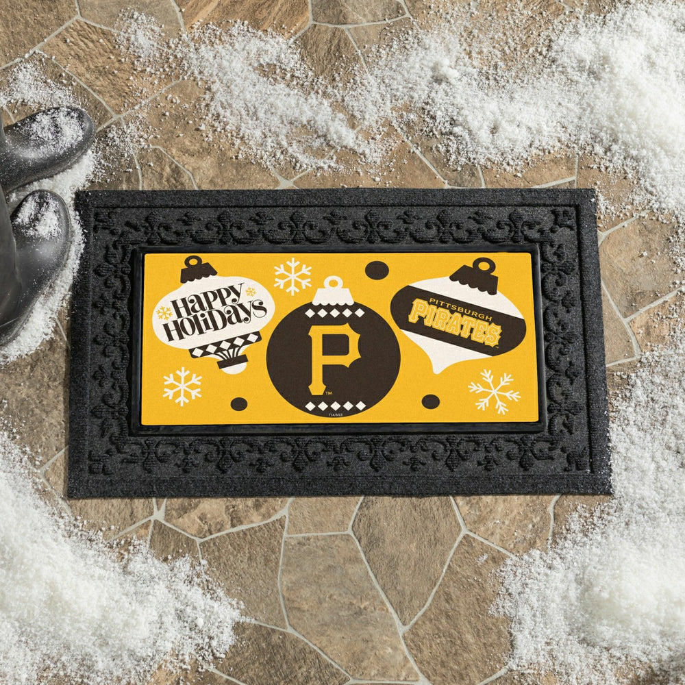 Pittsburgh Pirates Holiday Flocked Coir Sassafras Switch Mat, 22"x10", MLB