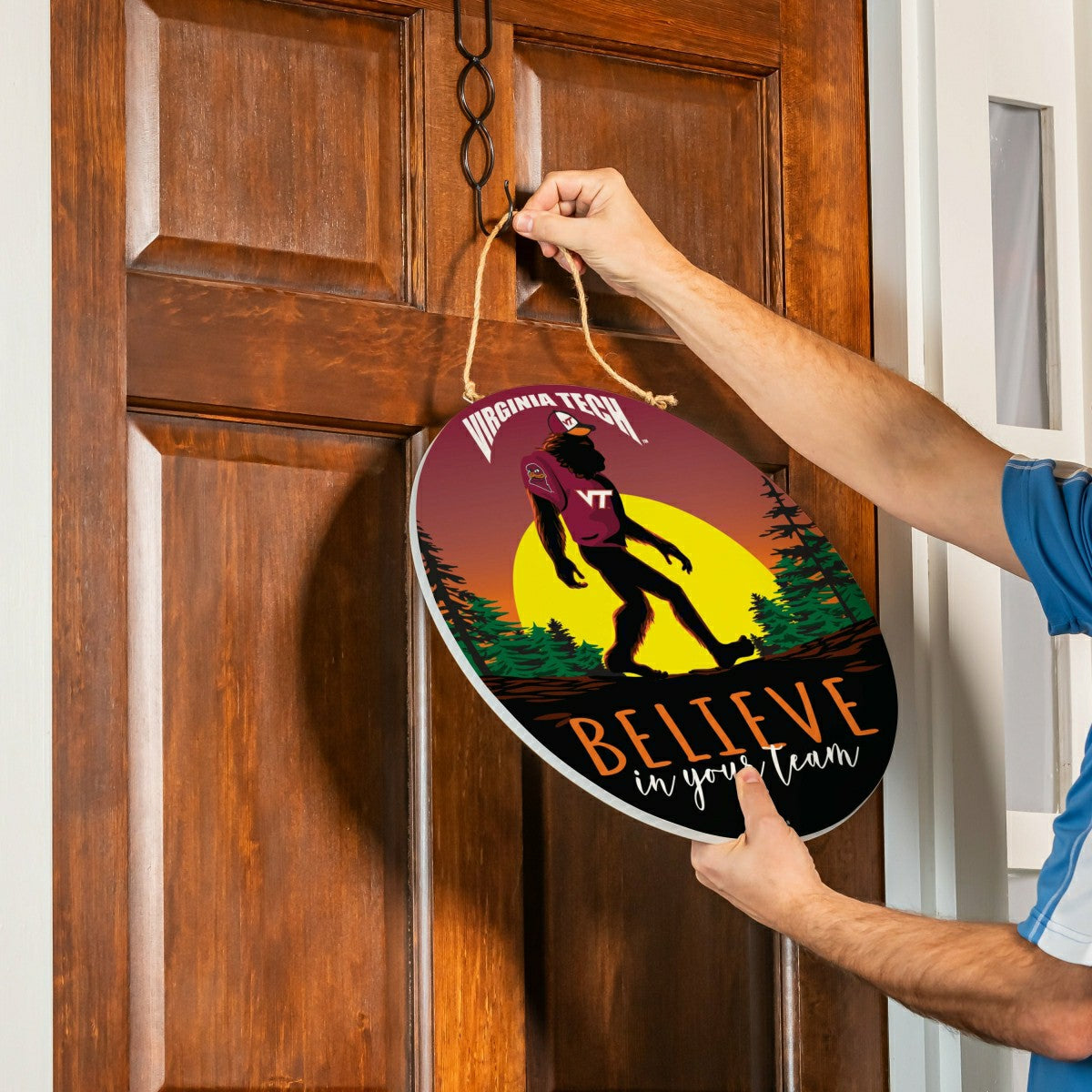 Virginia Tech Bigfoot Round Door Décor with Hanging Rope, 18x18, Collegiate, Home