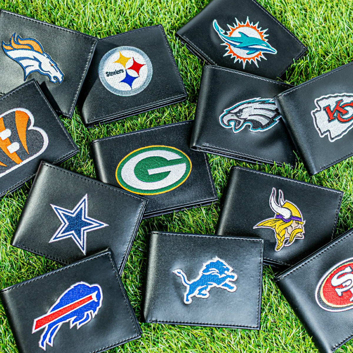 Buffalo Bills Black Bi-Fold Embroidered Wallet w/ RFID Blocking, NFL, Home