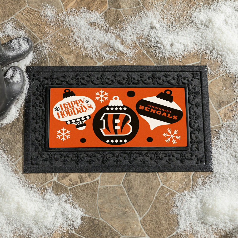 Cincinnati Bengals Holiday Flocked Coir Sassafras Switch Mat, 22"x10", NFL