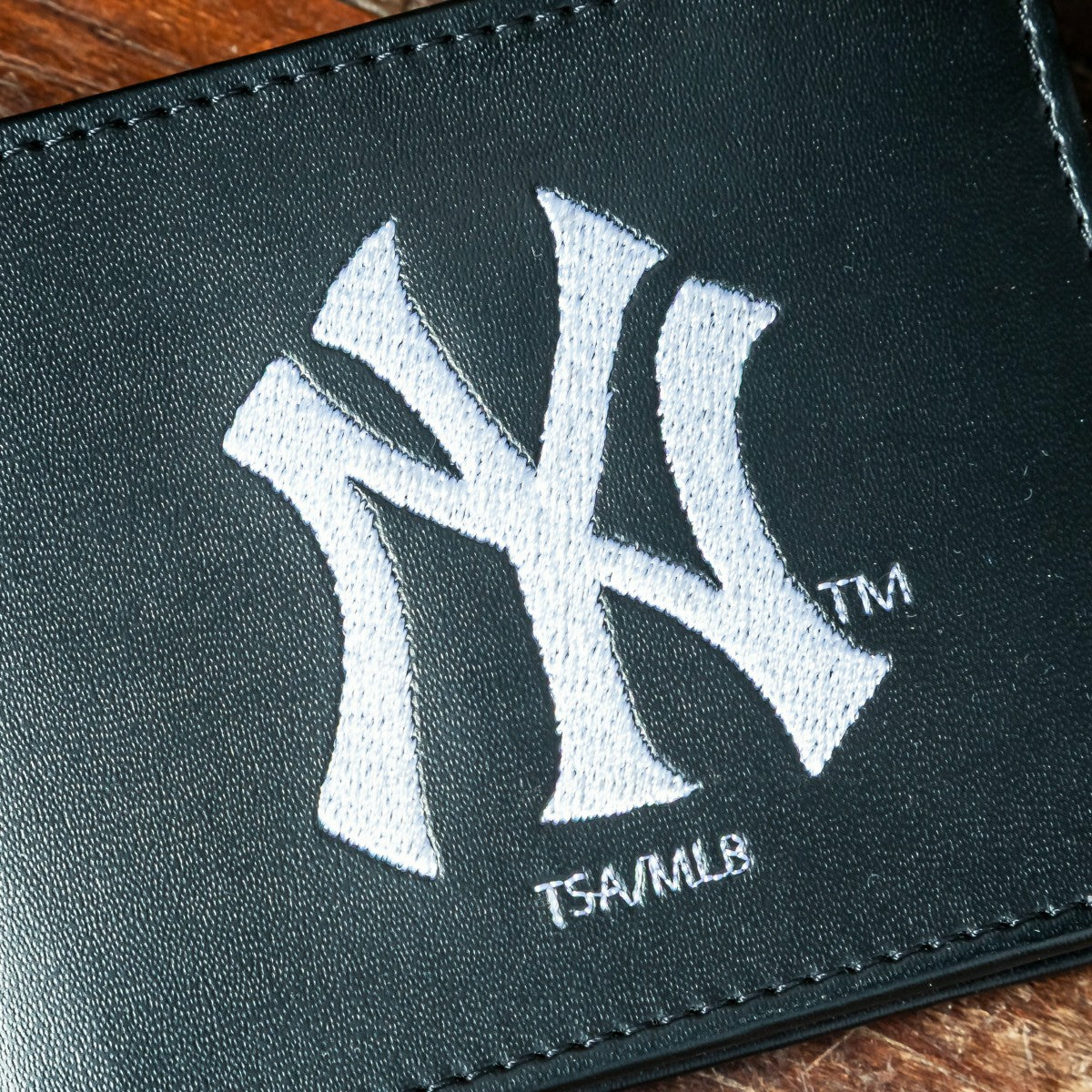 New York Yankees Black Bi-Fold Embroidered Wallet w/ RFID Blocking, MLB, Home