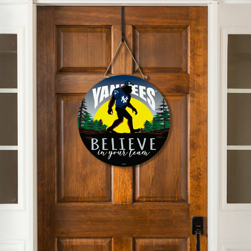 New York Yankees Bigfoot Round Door Décor with Hanging Rope, 18x18, MLB, Home