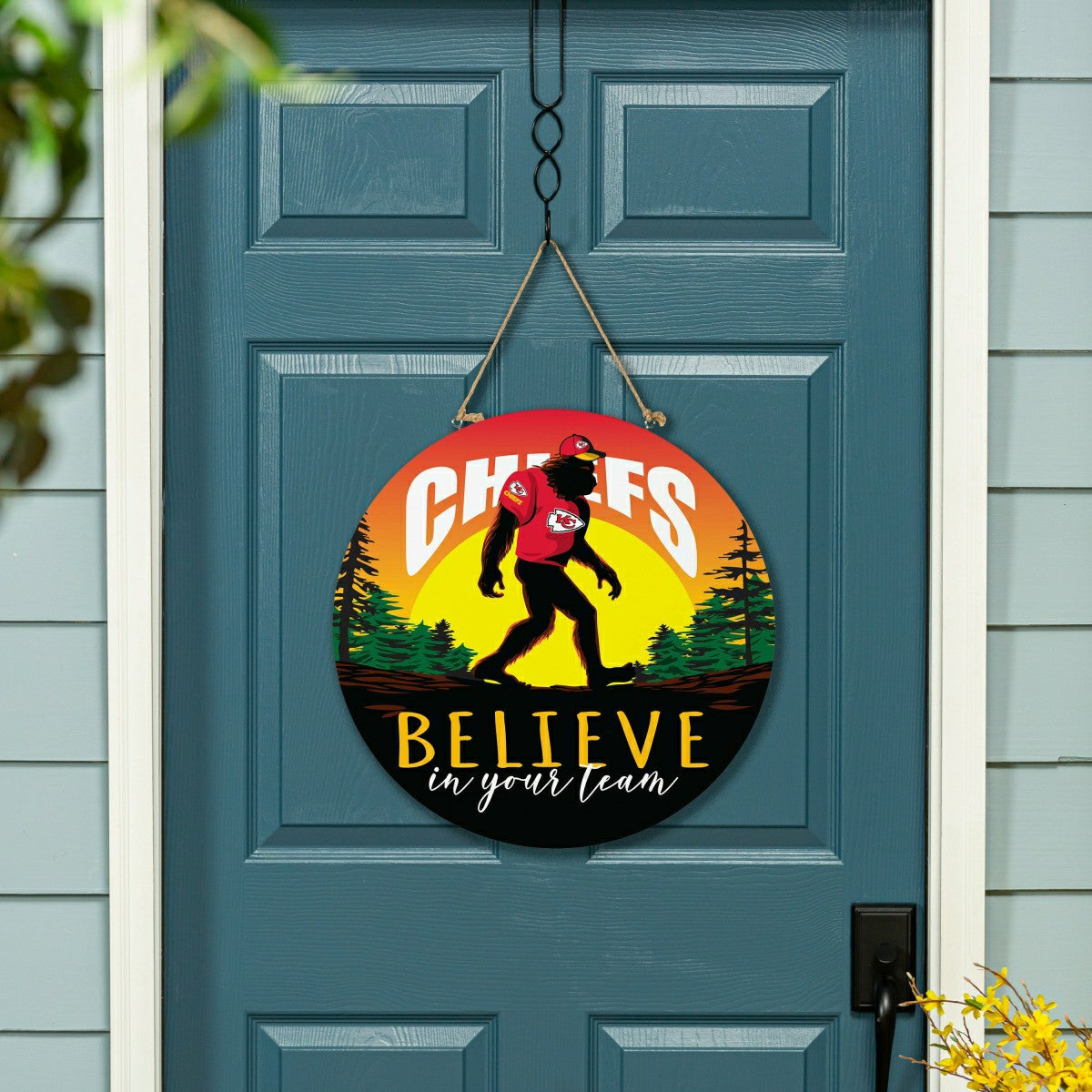 Kansas City Chiefs Bigfoot Round Door Décor with Hanging Rope, 18x18, Home