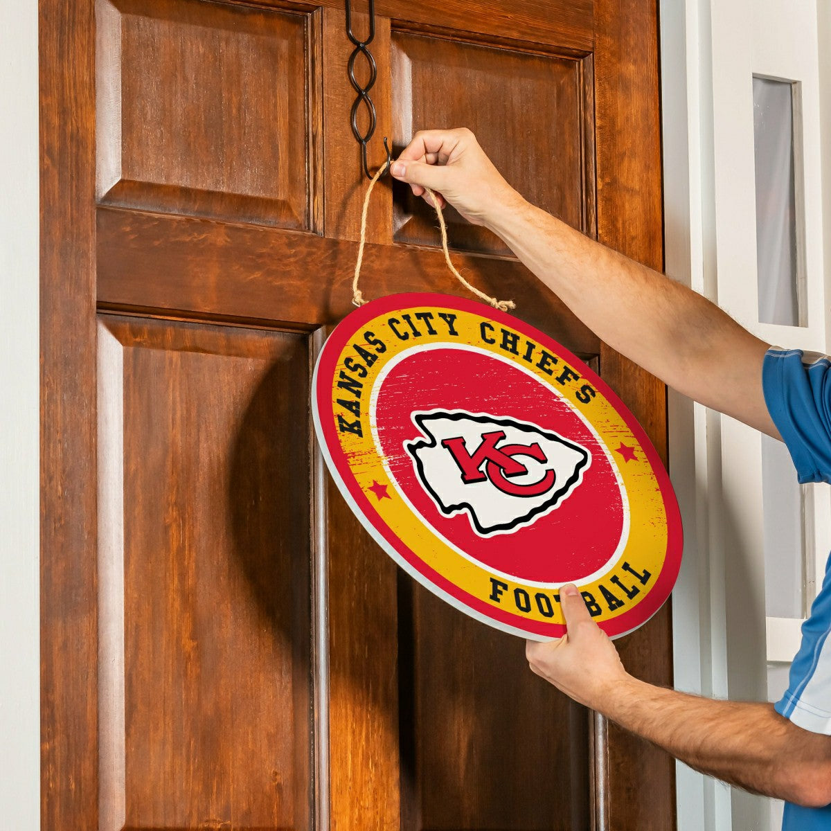 Kansas City Chiefs Round Door Décor with Hanging Rope, 18x18, NFL, Home